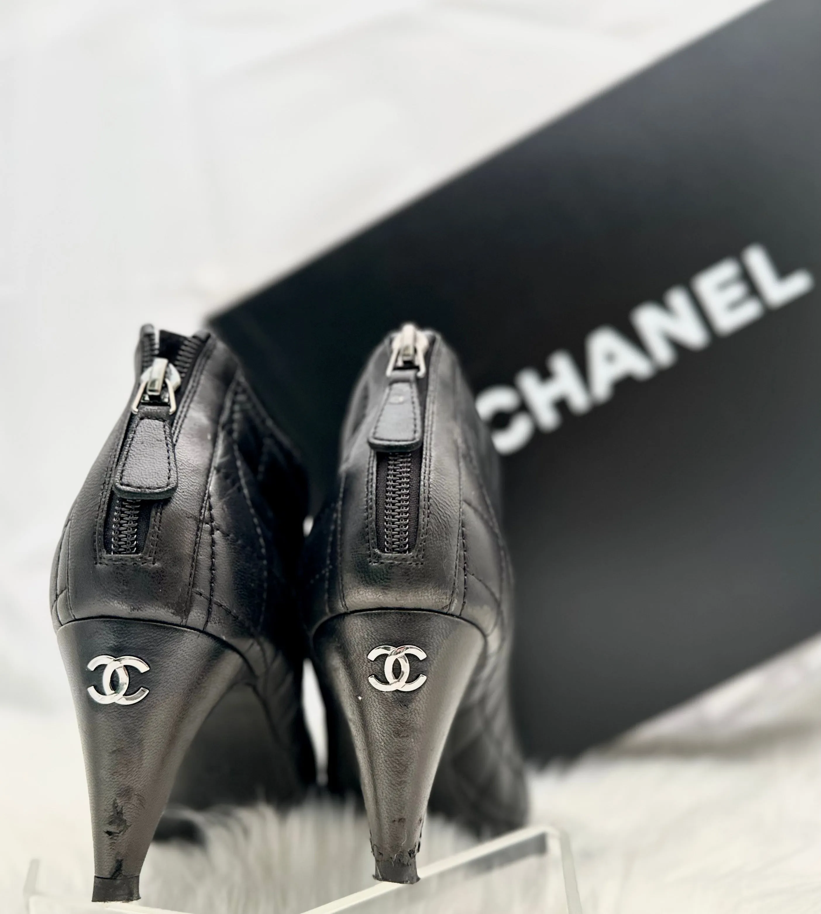CHANEL BOOTIES BLACK  size 40 (PRE OWNED)