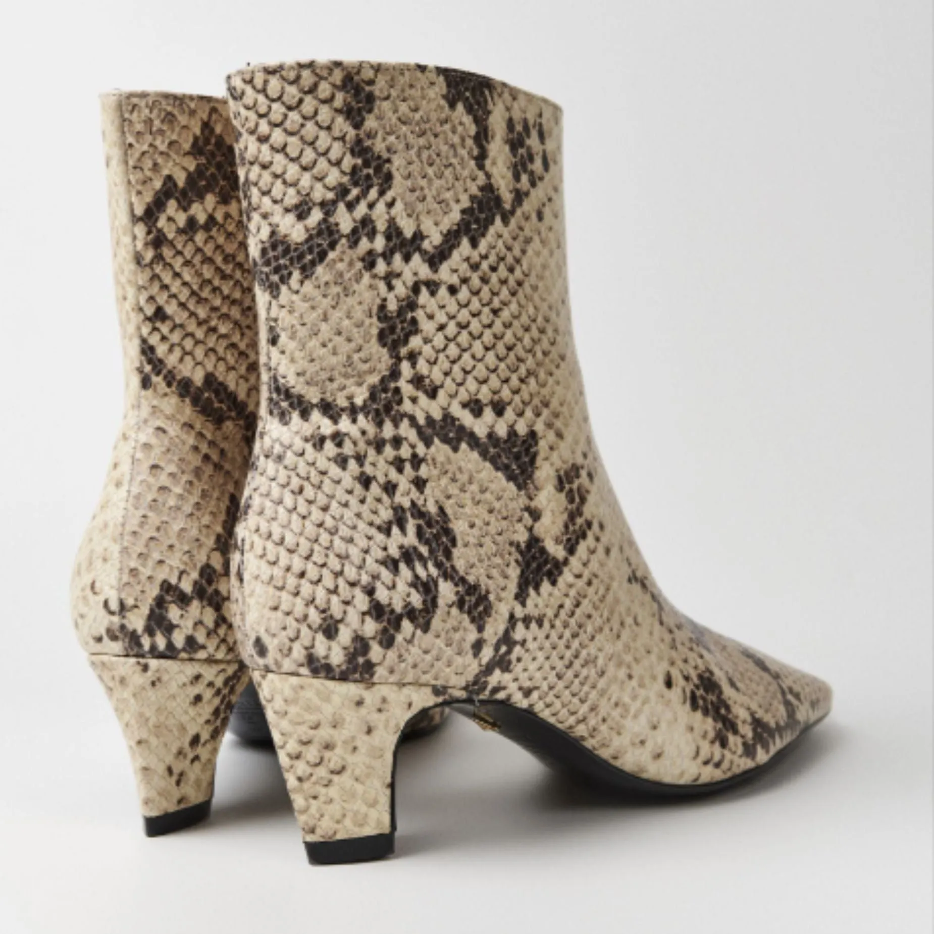 Dellia Bootie